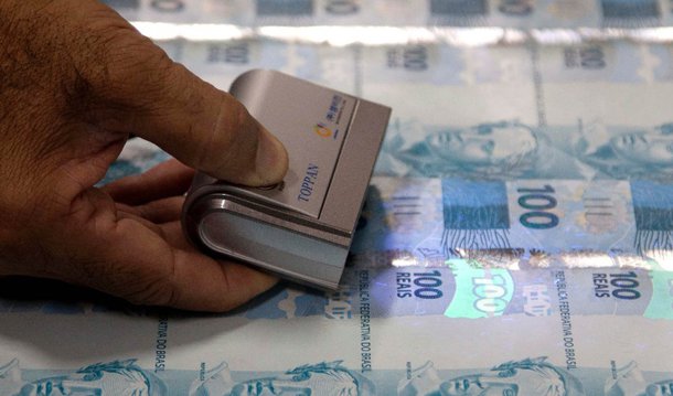 Governo Central (Tesouro Nacional, Previdência Social e Banco Central) registrou o maior déficit primário da história para meses de maio; no mês passado, o resultado ficou negativo em R$ 15,494 bilhões, déficit 91,9% maior que o registrado em maio de 2015 (R$ 8,074 bilhões); no acumulado de 2016, déficit nas contas públicas já chega a R$ 23,770 bilhões ; de janeiro a maio de 2015, a conta estava positiva em R$ 6,488 bilhões; queda da arrecadação provocada pelo agravamento da crise econômica continua a ser a principal causa do aumento do déficit primário