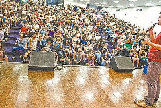 A Universidade pratica a pluralidade de posições políticas. Não deve ser partidarizada e sim politizada para discutir os problemas da cidade, do país, do mundo, do meio ambiente e dos seres humanos. O espírito da lei não é impedir o debate intelectual na Universidade Pública