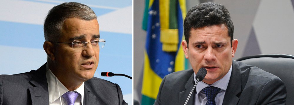 Colunista Kennedy Alencar classificou nesta quinta-feira, 13, como "preocupantes" as críticas do juiz federal Sérgio Moro, que em carta à Folha, disse que o jornal deveria evitar "a publicação de opiniões panfletárias-partidárias", por ter sua conduta criticada pelo colunista Rogério Cezar de Cerqueira Leite; "Não cabe a um juiz exercer o papel de editor de jornal. Esse tipo de atitude é autoritária e perigosamente moralista para quem detém tanto poder como Moro. Soa como tentativa de interferência na liberdade de imprensa, sugerindo controle prévio de informações e críticas", disse Kennedy