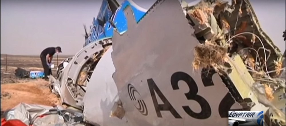 Navio de busca francês detectou sinais que podem ter origem em uma das caixas-pretas do voo MS804 da EgyptAir, que caiu no Mediterrâneo no mês passado, informou o comitê de investigação egípcio; buscas foram intensificadas antes da chegada de outro navio para ajudar a recuperar os dispositivos