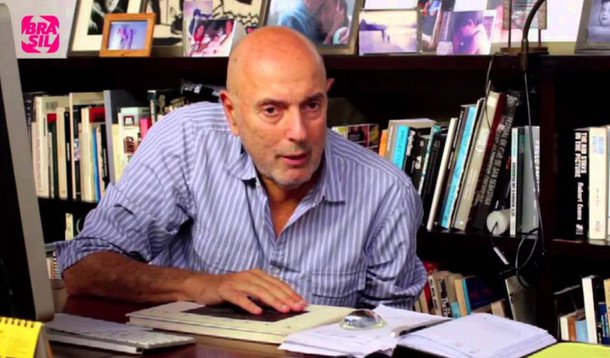 Velório do cineasta Hector Babenco segue até as 15h desta sexta-feira, 15, na Cinemateca, no bairro Vila Mariana, zona Sul da capital paulista; corpo do cineasta, que morreu de parada cardiorrespiratória, será cremado no cemitério Horto da Paz, em Itapecerica da Serra por volta das 17h, em uma cerimônia para familiares e amigos; vários atores e personalidades brasileiras foram ao velório do cinesta