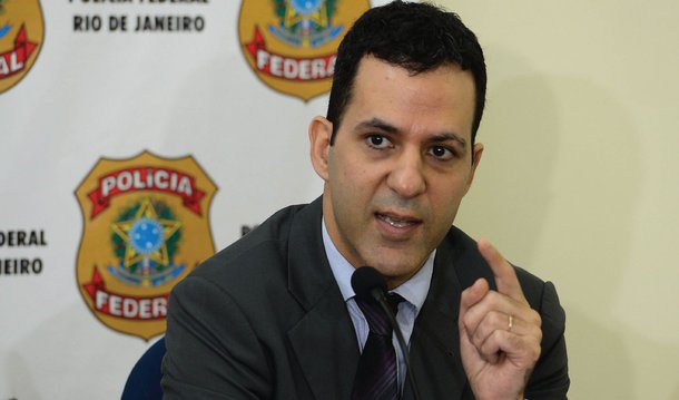 Em coletiva sobre a Operação Pripyat, o procurador Lauro Coelho Júnior disse que o esquema de pagamentos de propina em contratos de Angra 3 movimentou R$ 48 milhões; "Em relação a Angra 3, a Andrade Gutierrez chegou a receber da Eletronuclear R$ 1,2 bilhão. O que apurou-se é que havia pelo menos 2% desse valor para o núcleo político, 1% desse valor para o senhor Othon Luiz e 1% para os diretores que foram presos hoje", disse; presidente atual da Eletronuclear, Pedro Figueiredo, é acusado de interferir em investigações internas para beneficiar o ex-presidente Othon Pinheiro