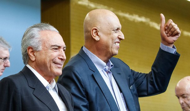 Vice-presidente interino superou capacidade de produzir gafes, esbarrou no mau gosto e exercitou o escárnio durante encontro com o governador licenciado do Rio de Janeiro, na inauguração da Linha 4 do Metrô carioca. “Há males que vêm para o bem, Pezão. Confesso que você está até mais bonito agora”, disse Temer ao correligionário, que perdeu os cabelos por conta da quimioterapia contra um linfoma não-Hodgkin