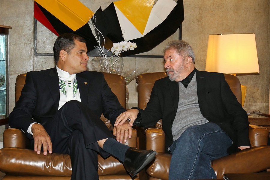 “A nova Operação Condor não são somente ‘congrezasos’, mas também ‘cortezasos’, utilizando cortes, juízes e promotores com ambições políticas para bloquear candidatos de esquerda que sabem que vencem eleições, como o querido companheiro Lula da Silva”, afirmou neste sábado o presidente do Equador, Rafael Correa; Correa expressou “toda nossa solidariedade, admiração, carinho e gratidão” a Lula pelo que fez “pelo Brasil, pela América Latina e pelo mundo”, “a quem agora querem acusar de corrupto e utilizam para isso o Poder Judiciário”