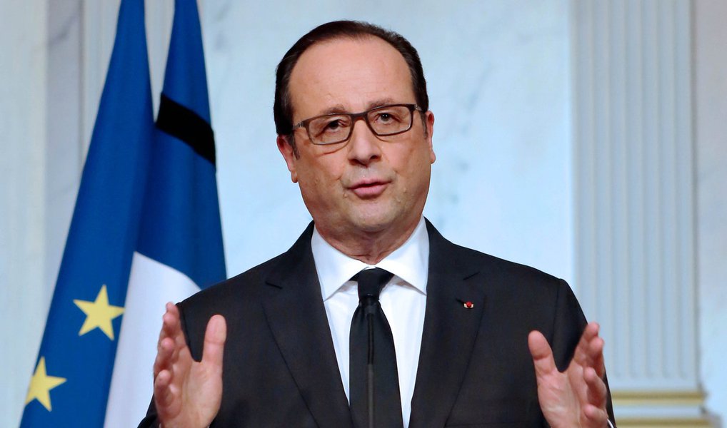 O presidente da França, François Hollande, citou o Brasil nesta terça (31) entre os países com tensões e conflitos na América Latina; a Colômbia e a Venezuela também foram citadas; a referência à situação brasileira foi feita em Paris, logo após uma menção à crise política na Venezuela, que pode resultar na queda do presidente Nicolas Maduro; o chefe de Estado francês disse que "confia nas instituições" brasileiras para "superar as dificuldades" no País