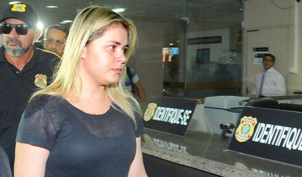 Atendendo a pedido do Ministério Público do Maranhão, a Justiça determinou o afastamento imediato de Lidiane Leite da Silva da prefeitura de Bom Jardim por 120 dias; decisão determina, ainda, que a Câmara dê posse, em 24 horas, à vice-prefeita Malrinete dos Santos Matos; a prefeita é acusada de integrar um esquema de desvios de recursos públicos que deveriam ter sido aplicados na educação e que teria causado um prejuízo de R$ 1,3 bilhão aos cofres públicos de Bom Jardim