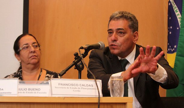 A Comissão de Orçamento da Assembleia Legislativa (Alerj) aprovou a convocação dos secretários estaduais de Fazenda, Julio Bueno, e de Planejamento, Francisco Caldas, para dar explicações sobre o plano de aplicação dos R$ 2,9 bilhões que a União vai transferir para o Rio a fundo perdido; eles terão que ir à Casa, na próxima terça-feira (5)