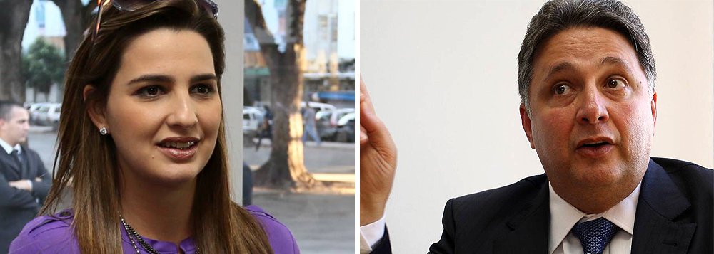 Ex-governador Anthony Garotinho e sua filha, a deputada federal Clarissa Garotinho, do PR, sinalizam uma briga de família na disputa à prefeitura do Rio; "Sou presidente do diretório estadual, e ela do municipal. Posso intervir", afirmou Garotinho; ele quer se coligar com o deputado federal Indio da Costa (PSD); Clarissa prefere lançar-se candidata, mas trabalha por uma união com o senador Marcelo Crivella (PRB)