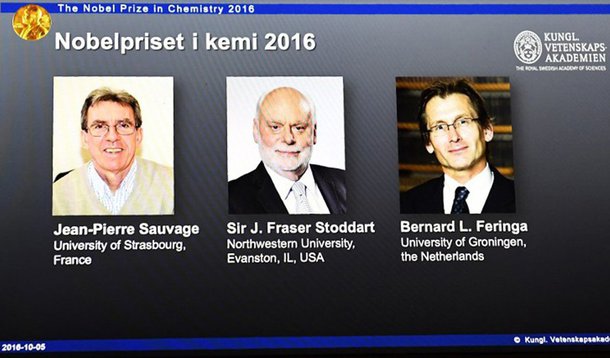 O trio Jean-Pierre Sauvage, J. Fraser Stoddart e Bernard Feringa venceu o prêmio Nobel de Química de 2016 por seus trabalhos na criação e síntese de máquinas moleculares; "Eles desenvolveram moléculas com movimentos controláveis, que podem realizar uma função quando energia é acrescentada", informou a Academia Real Sueca de Ciências em comunicado nesta quarta-feira, 5; vencedores do prêmio recebem 8 milhões de coroas suecas, cerca de 931 mil dólares
