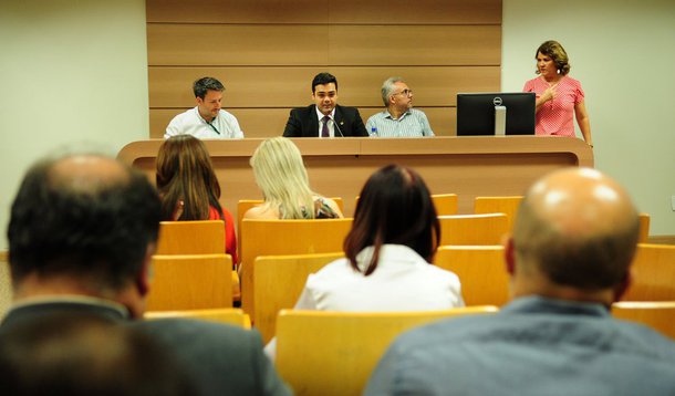 O Distrito Federal registrou cerca de 4 mil desempregados a menos em julho na comparação com junho. De acordo com a Pesquisa de Emprego e Desemprego (PED), divulgada o número de pessoas sem emprego passou de 301 mil em junho (19% em relação à população economicamente ativa — PEA) para 297 mil em julho (18,9%); essa foi a primeira queda registrada pela pesquisa desde julho de 2015; a PED é feita pela Codeplan, pela Secretaria do Trabalho, Desenvolvimento Social, Mulheres, Igualdade Racial e Direitos Humanos e pelo Departamento Intersindical de Estatística e Estudos Socioeconômicos (Dieese)
 