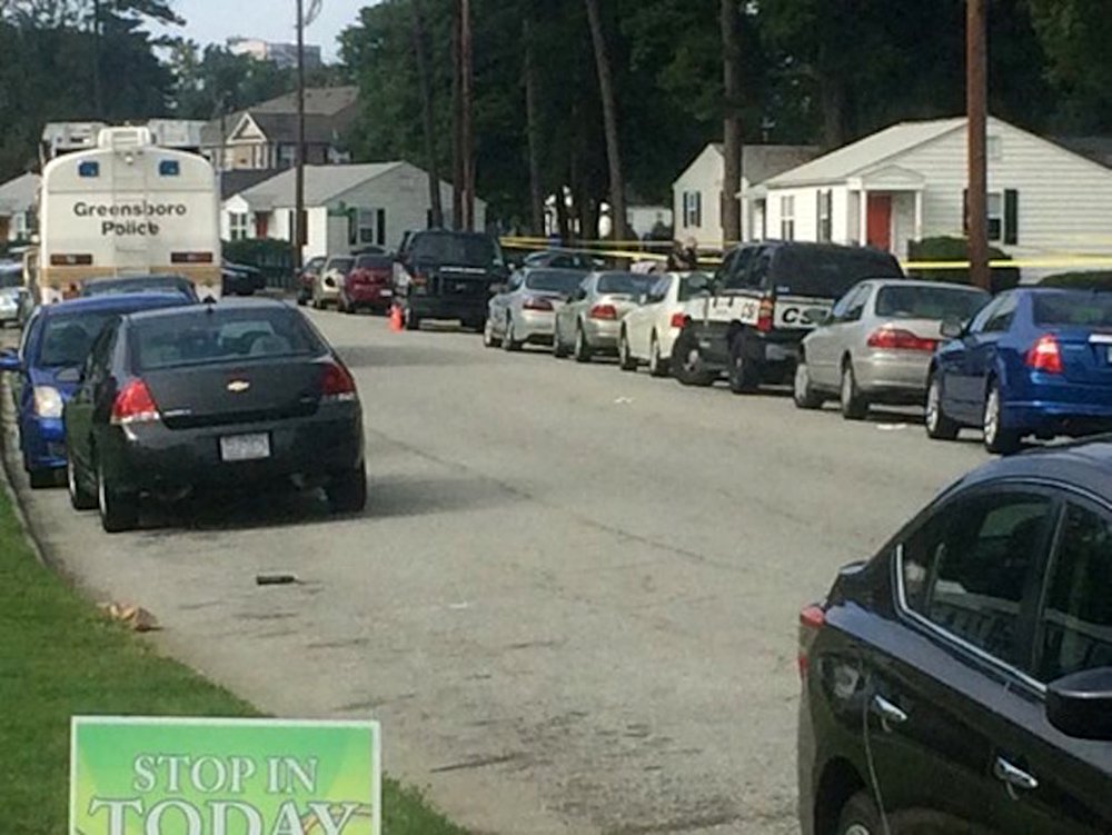Dois estudantes morreram após um tiroteio em um campus universitário na Carolina do Norte, nos EUA; segundo a emissora NBC, o incidente ocorreu neste domingo, às 2:00 da manhã no horário local, na universidade da cidade de Greensboro; tiros foram disparados após uma briga em uma festa estudantil