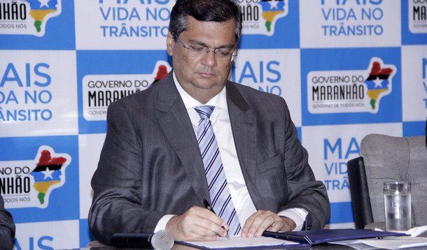 Uma das principais lideranças críticas do impeachment da presidente afastada Dilma Rousseff, o governador do Maranhão, Flávio Dino, também afirmou que "a boa Política exige diálogo entre as várias forças políticas e consulta à sociedade quando impasses não encontram solução institucional", "Instituições do país não estão 'funcionando'. Estão paralisadas há 2 anos, ao sabor de uma guerra e de pautas policiais", disse ele no Twitter; a declaração aconteceu após a Polícia Militar reprimir violentamento as manifestações contra Michel Temer em São Paulo