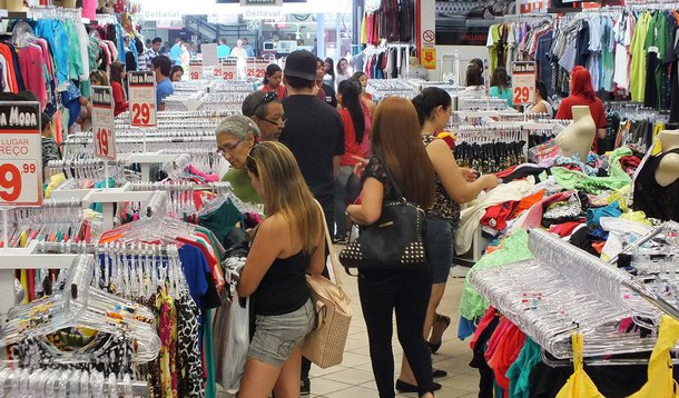 Embora seja considerada uma das mais importantes datas comemorativas do setor, o Dia dos Pais não conseguiu reverter a tendência de retração do comércio lojista do Rio, na avaliação do presidente do Clube dos Diretores Lojistas do Rio de Janeiro (CDL-Rio), Aldo Gonçalves; de acordo com a pesquisa Termômetro de Vendas, pelo Centro de Estudos do CDL Rio, as vendas do comércio carioca caíram 6,8% em agosto na comparação com o mesmo período do ano passado; esse é o oitavo mês de vendas negativas em 2016 e o pior resultado para agosto desde 2003