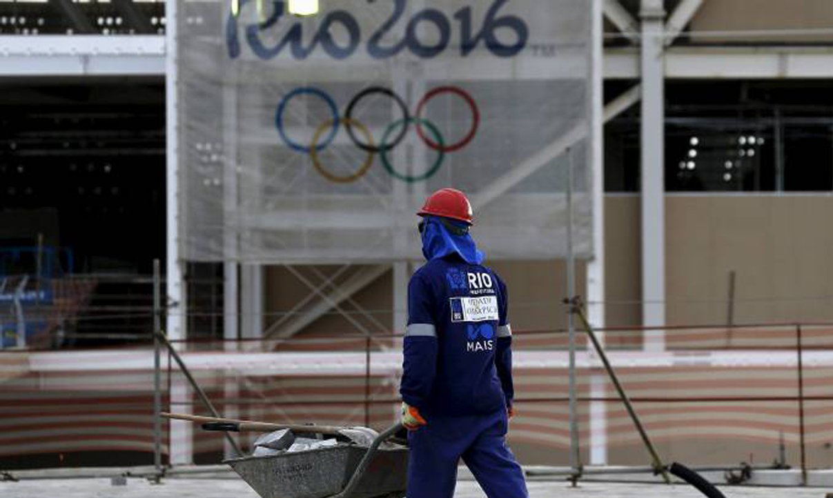 O Tribunal Regional do Trabalho da 1ª Região, no Rio de Janeiro, determinou que o Comitê Organizador dos Jogos Olímpicos Rio 2016 e as empresas que atuam no evento não causem embaraço à fiscalização realizada por órgãos trabalhistas; medida é uma concessão parcial do mandado de segurança, com pedido de liminar, ajuizado pelo Ministério Público do Trabalho no Rio de Janeiro; o pedido de tutela antecipada, ocasionado por irregularidades constatadas na Olimpíada, não foi aceito pelo tribunal, que julgou o pedido de urgência uma pretensão óbvia de que se cumpra a lei, portanto, desnecessária