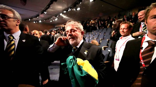 Nem a Copa do Mundo nem as Olimpiadas existiriam sem Lula e Dilma que foram os reais responsáveis para a existência dessas referências esportivas em execução no Brasil. Sem o ex-presidente vencendo a disputa para Los Angeles nas Olimpíadas com todo o envolvimento do presidente Barack Obama nada do que estamos vivendo seria possível