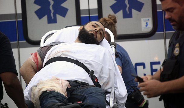 Mulher do suspeito pelo ataques a bomba em Nova York e Nova Jersey Ahmad Khan Rahami deixou os Estados Unidos dias antes das explosõe; autoridades norte-americanas estão trabalhando com o Paquistão e os Emirados Árabe Unidos para tentar entrar em contato com a mulher; Rahami, que é o suspeito de ter tramado os ataques a bomba do fim de semana, se casou no Paquistão e levou a mulher para viver com ele nos Estados Unidos
