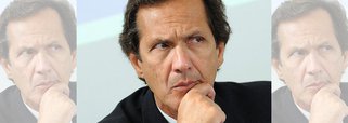 "Volto ao meu país num momento crítico de ruptura institucional, mas com uma certeza: a sociedade brasileira não cabe num golpe, qualquer que seja sua natureza", disse o diretor-executivo do Brasil no Banco Interamericano de Desenvolvimento (BID), o economista Ricardo Carneiro; "Ajustei a minha saída no menor tempo possível para não ficar representando um governo ilegítimo. É uma irresponsabilidade histórica da elite brasileira, vai fazer muito mal ao Brasil e vai durar muito tempo"