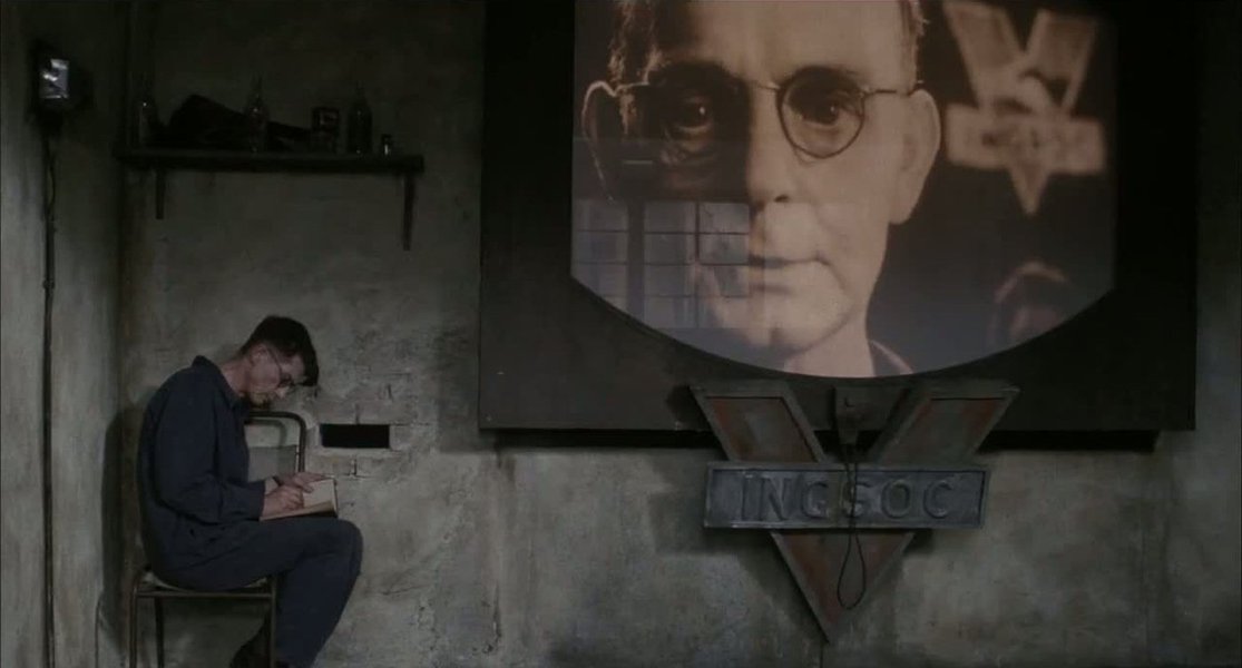 O filme 1984, baseado no livro do mesmo título do livro de George Orwell, já começa com uma frase emblemática: "Quem controla o passado, controla o futuro. Quem controla o presente, controla o passado"; é a deixa para mostrar como a informação é transfromada em poder para transmitir e descrever fatos históricos de acordo com a sua conveniência; "1984" é um clássico da literatura e do cinema, porque os ideais expressos ainda vigoram, sob diversas formas, em diversas sociedades do nosso tempo