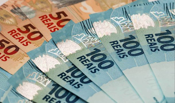 Superávit primário do governo central (Tesouro, Banco Central e Previdência Social) foi de R$ 9,751 bilhões em abril, reduzindo o déficit acumulado no ano a R$ 8,451 bilhões até o mês passado
