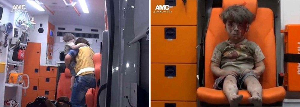 Após as fotos do corpo do menino Aylan, morto em uma praia da Turquia quando sua família tentava fazer a travessia do Mar Mediterrâneo, causarem comoção no ano passado, o mundo volta a se chocar com a crueldade do conflito na Síria; ativistas sírios divulgaram imagens de um menino de cinco anos identificado como Omran Daqneesh que foi ferido durante um bombardeio em Aleppo; no vídeo, um socorrista tira a criança dos escombros e a leva para uma ambulância, onde é colocada suavemente em uma cadeira; Omran está coberto de poeira e ensanguentado, parece cansado e atordoado, sem entender a situação; então, ele coloca a mão na cabeça e percebe o sangue, limpando-o na cadeira