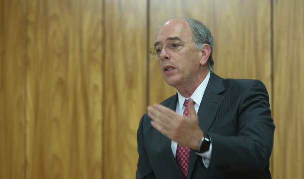 Presidente da Petrobras, Pedro Parente, disse que receber propostas vinculantes pela unidade de combustíveis BR Distribuidora até o final de novembro ou início de dezembro e concluir a transação no processo de desinvestimento da subsidiária até o primeiro semestre de 2017; estatal ficará com cerca de 60% a 75% do capital total da companhia, ainda que estime concluir o processo com 49% no capital votante