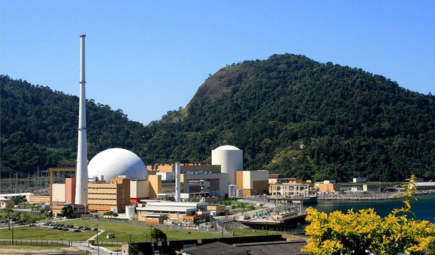 O ex-superintendente de Construção da Eletronuclear José Eduardo Brayner Costa Mattos; ele foi denunciado pela força-tarefa da Lava Jato no Rio de Janeiro por corrupção passiva, lavagem de dinheiro, obstrução de investigação e formação de quadrilha; segundo a denúncia do MPF, quando ainda fazia parte do quadro da estatal, Costa Mattos recebeu propina da construtora Andrade Gutierrez, por meio de contratos fictícios com a empresa VW Refrigeração para ocultar a origem ilícita dos valores