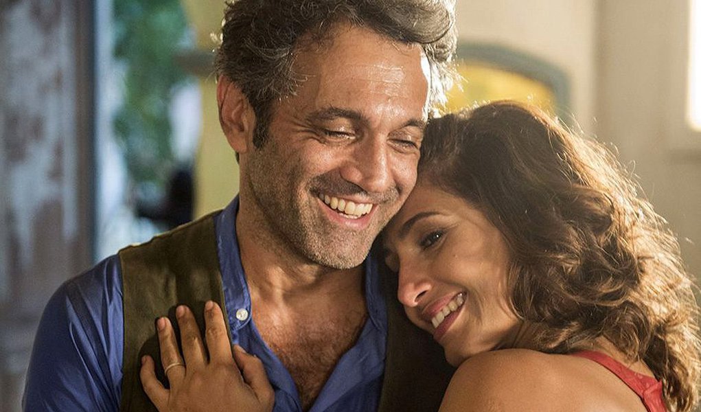 Atriz Camila Pitanga que acompanhava o ator Domingos Montagner quando este morreu afogado no Rio São Francisco, na última quinta-feira (15), disse que o ator lhe deu uma "oportunidade de viver; "Eu queria salvar o meu amigo e vi que não podia. Provavelmente alguma coisa devia estar segurando a perna dele quando ele submergiu. Pensei na minha filha nesse átimo de segundo. Ele sumiu. Em nenhum momento ele me pegou (para tentar escapar da correnteza). Ele me salvou. Sabia o que estava acontecendo e me deu a oportunidade de viver. É uma coisa muito generosa", afirmou