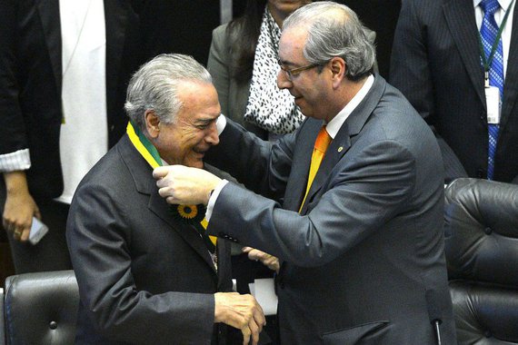 Em ato marcado para acontecer em Brasília na votação do processo de cassação do deputado afastado Eduardo Cunha, na segunda-feira (12), os manifestantes pedirão também a saída de Michel Temer da presidência da República; denominado 'Fora Cunha - Fora Temer', o protesto está sendo convocado pelas frentes Brasil Popular e Povo Sem Medo para começar às 18h em frente ao Museu Nacional, na Esplanada dos Ministérios, em Brasília; uma hora depois, está previsto o início da votação do processo no plenário da Câmara