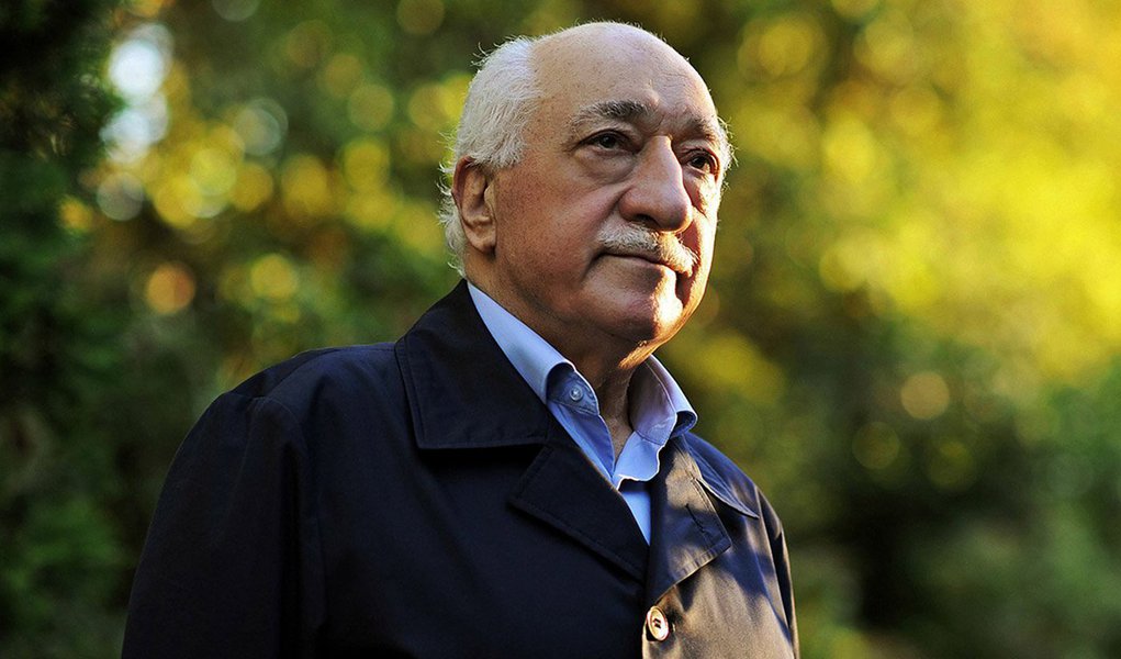 Esta é a primeira vez que autoridades turcas pedem oficialmente prisão provisória de clérigo islamita, que vive nos EUA desde 1999