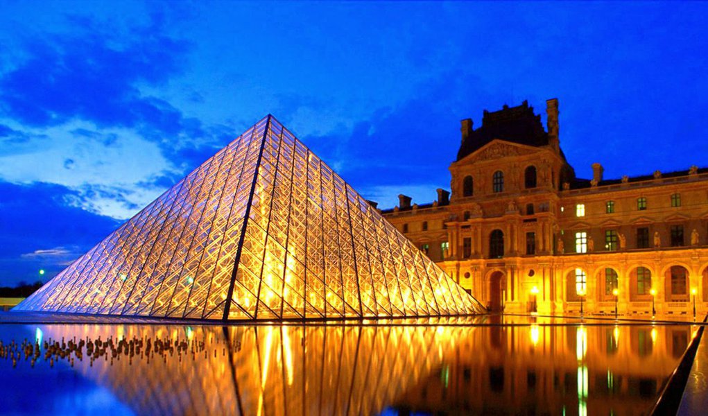 Museu do Louvre, em Paris, ficará fechado ao público nesta sexta-feira (3) para permitir a remoção de artes caso o rio Sena continue subindo; após dias de chuva torrencial, o governo francês emitiu um alerta laranja para a área central de Paris, com o nível de água do Sena alcançando 5 metros; nível mais alto já registrado foi de 8,6 metros durante enchentes devastadores em 1910