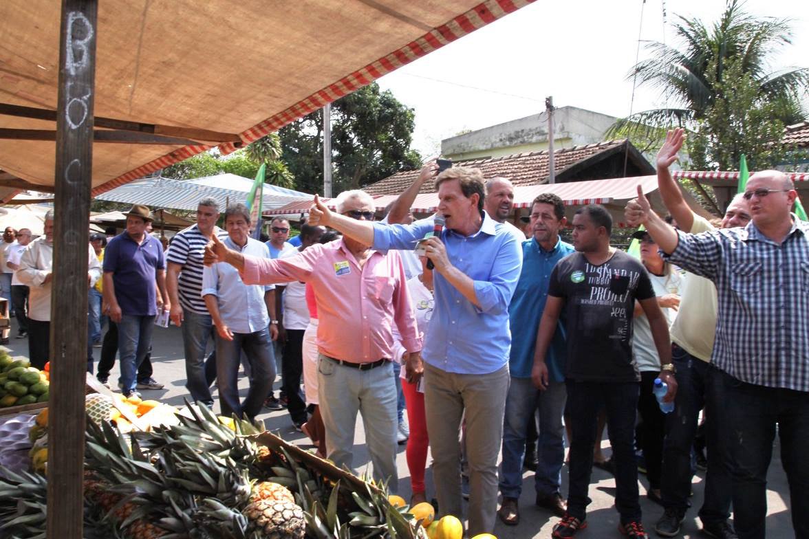 O candidato a prefeito do Rio de Janeiro Marcelo Crivella (PRB) garantiu que a Igreja Universal não terá influência em suas políticas sociais e educacionais; "Quem vai falar isso vão ser meus adversários, porque não têm o que falar", disse; "O prefeito vai governar para todos", afirmou o postulante, acrescendo que nunca recebeu dinheiro da igreja para a campanha