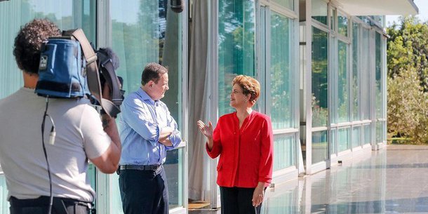 Culpar Dilma por chegarmos nessa crise sem precedentes é fechar os olhos a uma necessidade urgente de reinvenção do PT e da esquerda, que precisa ser mais jovem, mais criativa, com mais capacidade de diálogo