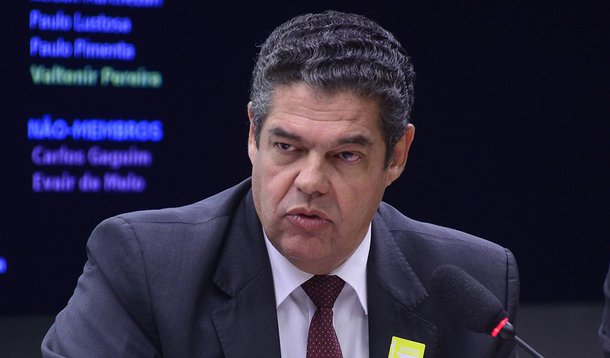 Presidente da Associação Nacional dos Fabricantes de Veículos Automores (Anfavea), Antonio Megale, disse estar confiante de que a economia voltará a crescer em 2017, favorecendo a retomada das vendas internas de veículos; em agosto, a demanda do mercado doméstico aumentou 1,4% sobre julho e, embora no mês anterior as vendas tenham crescimento a uma taxa maior (5,6%), o número de unidades vendidas em agosto foi o mais elevado do ano; apesar do resultado, associação mantém previsão de queda de 19% nos licenciamentos até o final do ano