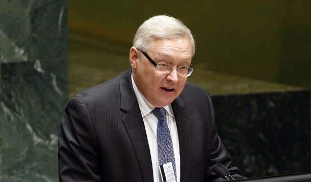 Vice-ministro das Relações Exteriores da Rússia, Sergei Ryabkov, disse nesta quarta-feira, 26, que o país considera "inadmissível" a ingerência externa nos assuntos da Venezuela, o principal aliado do Kremlin na América Latina e seu principal importador de armamento; "Em várias ocasiões apoiamos os esforços dos antigos dirigentes de uma série de países para estimular o diálogo entre os venezuelanos", afirmou; parlamento venezuelano aprovou o início do julgamento que pode retirar o presidente Nicolás Maduro do poder