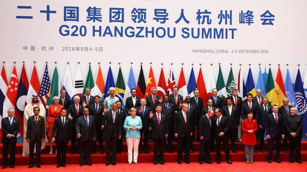 A imagem patética percorreu o mundo: Temer, anônimo, desconfortável, literalmente escanteado na foto oficial do G20. Que contraste com a estreia de Lula no foro mundial de Davos de 2003!