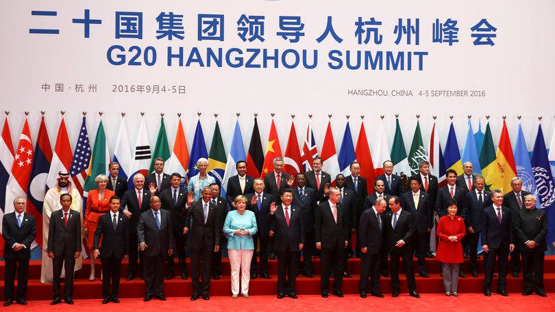 A imagem patética percorreu o mundo: Temer, anônimo, desconfortável, literalmente escanteado na foto oficial do G20. Que contraste com a estreia de Lula no foro mundial de Davos de 2003!