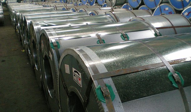 Secretaria de Comércio Exterior vai iniciar investigação sobre suposta existência de dumping em exportações de aço plano laminado a quente da China e Rússia para o país; processo foi aberto após queixas enviadas em abril deste ano pelas empresas ArcelorMittal Brasil, CSN e Gerdau, que reclamam que as exportações de chapas e bobinas a quente por Rússia e China ao país estão prejudicando a indústria siderúrgica local; investigação envolve exportações da Rússia e China ao Brasil entre 2013 e o final de 2015