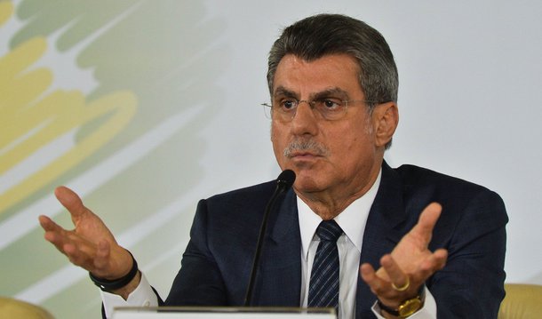 O presidente do Conselho de Ética do Senado, João Alberto Souza (PMDB-MA), recebeu nesta quarta (8) um recurso contra a sua decisão de arquivar a representação contra o senador Romero Jucá (PMDB-RR) por quebra de decoro parlamentar; a representação foi feita pelo PDT em razão da divulgação, na imprensa, de áudios em que o senador conversava com o ex-presidente da Transpetro, Sérgio Machado, sobre a necessidade de “estancar a sangria” provocada pela Operação Lava Jato e fazia planos de promover um “grande pacto nacional” para isso
 