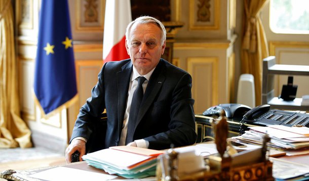 "Não deve haver qualquer incerteza. É preciso que o governo britânico informe sobre a decisão oficial do povo britânico para que comecemos a implementar [as cláusulas] deste artigo. [É necessário] para a unidade e estabilidade da Europa e do Reino Unido. É urgente, não convém perder tempo", disse o chanceler francês Jean-Marc Ayrault antes da reunião de ministros da UE em Luxemburgo