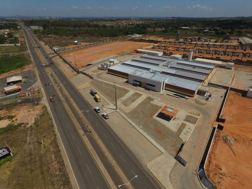 Uma equipe do governo do Estado vistoriou as obras do Hospital Macrorregional de Imperatriz (HMI), que disponibilizará tratamento de câncer, qualificado e especializado, com atendimento oncológico adulto; com 90% dos trabalhos já concluídos, o hospital dispõe de 116 leitos para internação nas especialidades clínica médica, cirúrgica, oncológica, clínica cirúrgica oncológica, e mais 12 de UTI Adulto; o governo do Maranhão já inaugurou os hospitais macrorregionais nos municípios de Pinheiro e Caxias; a entrega do macrorregional de saúde da cidade de Imperatriz, deverá ser inaugurado na primeira quinzena de agosto