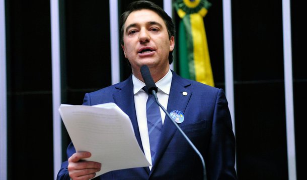 Candidato à presidência da Câmara, o deputado Giacobo (PR-PR) fez questão de destacar em seu discurso que, desde maio deste ano, assumiu o comando das votações em Plenário; ele é o atual 2º vice-presidente da Câmara e conduziu grande parte das sessões depois do afastamento de Eduardo Cunha; “Todas as mazelas do País são deliberadas vezes jogadas com exclusividade nos ombros deste poder. Quem conhece esta Casa, seu Plenário, suas comissões, conhece o trabalho competente dos parlamentares", afirmou