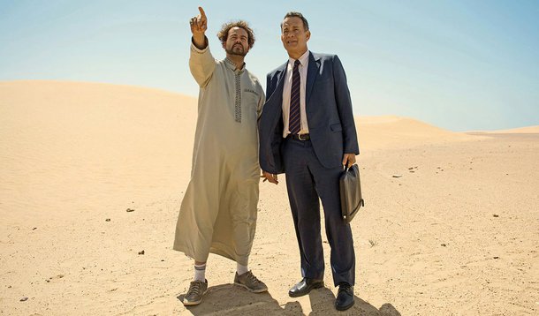 Negócio das Arábias", baseado no romance "Um Holograma para o Rei", de David Eggers, acompanha um executivo da indústria da informática - interpretado pelo astro Tom hanks - que vai até a Arábia Saudita para apresentar o projeto de um holograma para a majestade local