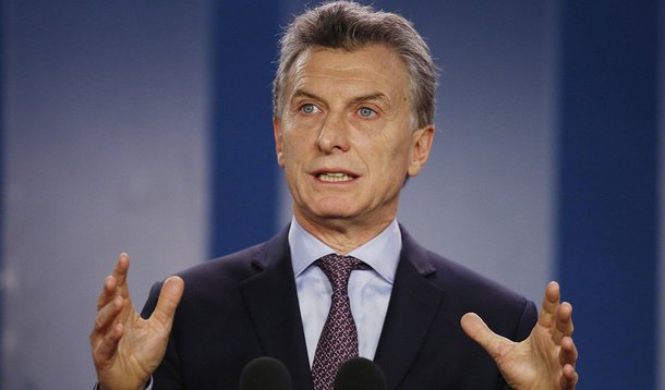 No momento em que a Argentina acelera investigações sobre suposta corrupção vinculada ao kirchnerismo, o governo de Mauricio Macri acelera no Congresso a aprovação de uma lei de delação semelhante à existente no Brasil; sonho do Executivo consiste em que algum deles acuse diretamente o núcleo duro dos Kirchner e, em especial, a ex-presidente Cristina Kirchner; "Acreditamos que vai ser importante para melhorar a luta contra a corrupção", diz ao jornal El País a vice-presidente da Argentina, Gabriela Michetti