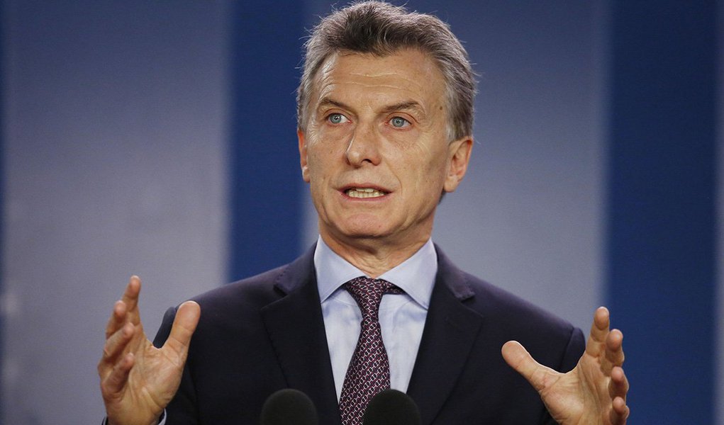 No momento em que a Argentina acelera investigações sobre suposta corrupção vinculada ao kirchnerismo, o governo de Mauricio Macri acelera no Congresso a aprovação de uma lei de delação semelhante à existente no Brasil; sonho do Executivo consiste em que algum deles acuse diretamente o núcleo duro dos Kirchner e, em especial, a ex-presidente Cristina Kirchner; "Acreditamos que vai ser importante para melhorar a luta contra a corrupção", diz ao jornal El País a vice-presidente da Argentina, Gabriela Michetti