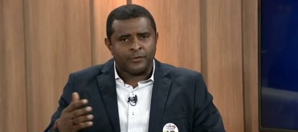 O candidato do PMDB a prefeito de São Luís, Fábio Câmara, amenizou o fato de não ter tido o apoio total do seu partido para disputar a eleição municipal. "PMDB é um dos únicos partidos que surgiu como movimento democrático e, quando surge como movimento, vem das ruas, vem do povo. A discussão interna fortalece o partido. (Nossa) candidatura é real", afirmou; segundo ele, o problema da divisão interna "já foi sanado"; e disparou duras críticas ao prefeito de São Luís, Edivaldo Holanda Júnior (PDT), ao dizer que ele "nunca pisou em um ônibus" e "não tem que fazer propaganda"