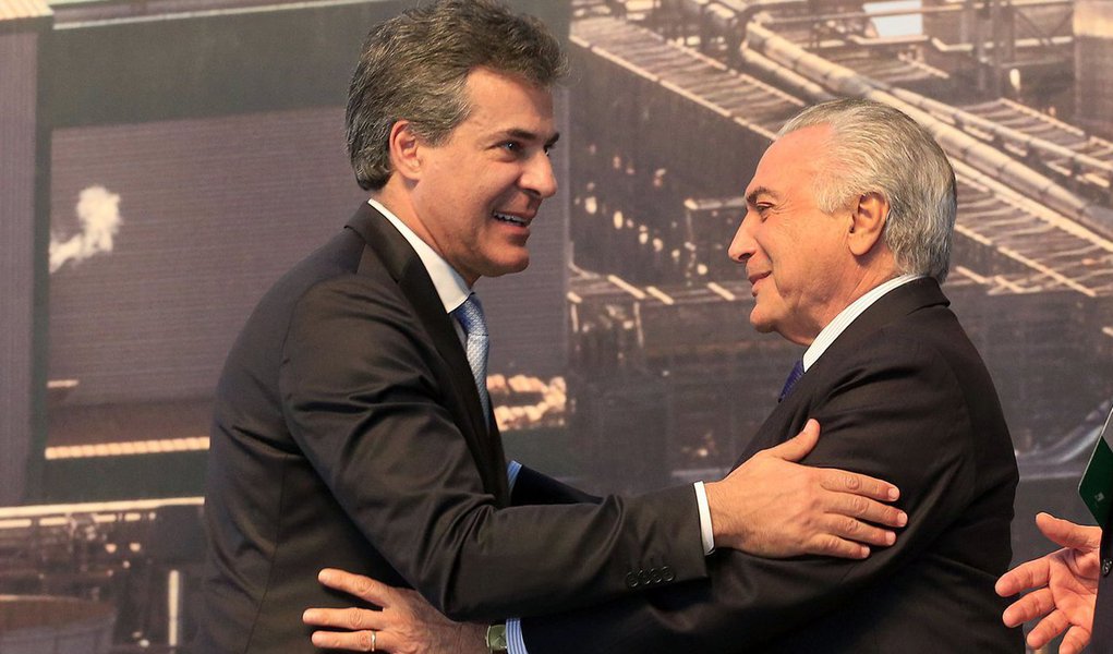  O governador do Paraná, Beto Richa (PSDB), tem conversado com Michel Temer sobre uma possível privatização do Porto de Paranaguá; a informação é do colunista Lauro Jardim; o peemedebista tem se mostrado simpático às privatizações