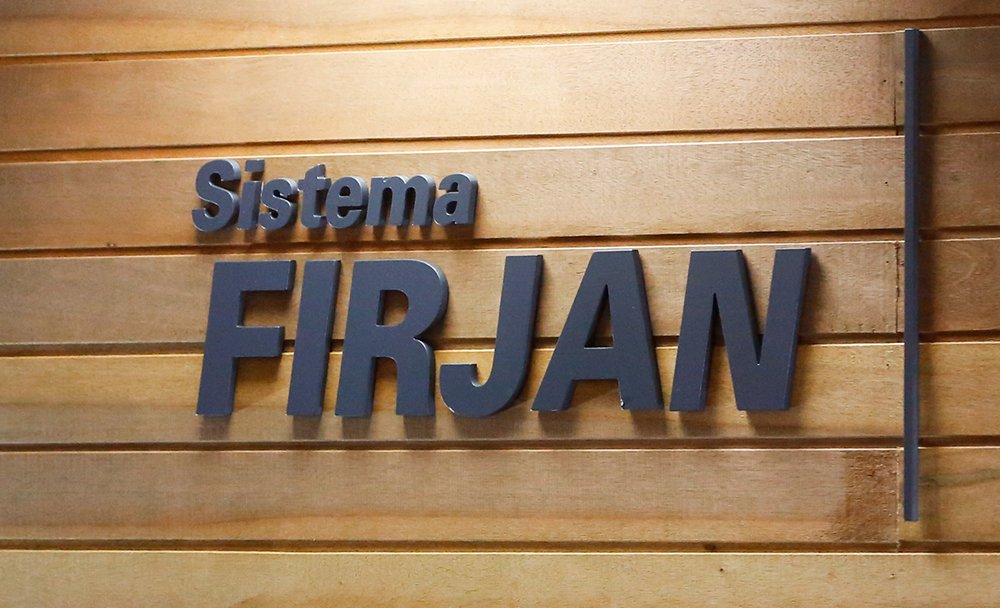 Em nota, a Federação das Indústrias do Estado do Rio de Janeiro (Firjan) avaliou que a aprovação pela Câmara da PEC 241, que estabelece limite para o crescimento dos gastos públicos por 20 anos, “é um passo fundamental na recuperação da confiança, cuja deterioração está na base do complexo quadro vivenciado no País”