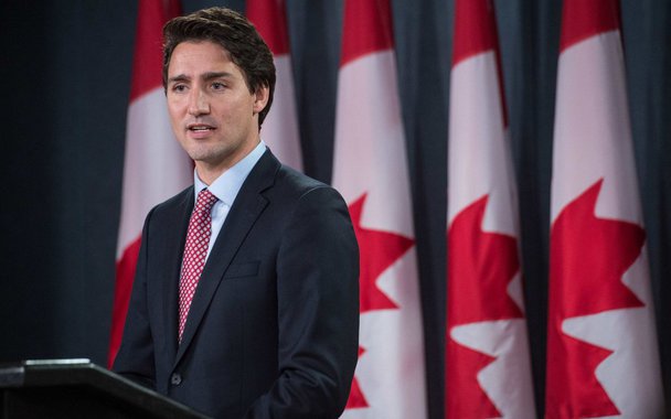 Um grupo formado por 28 organizações canadenses de direitos humanos e sociais enviou ao primeiro-ministro do Canadá, Justin Trudeau, um manifesto em que pedem que o país não reconheça a legitimidade do governo provisório de Michel Temer; segundo a carta, o Brasil foi vítima de um "golpe associado claramente ao desmonte de diversas políticas sociais bem como à continuação e aumento de graves violações dos direitos humanos e ambientais no país"; leia íntegra