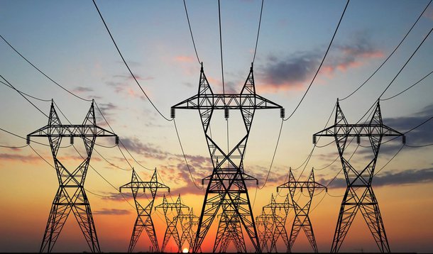 Agência Nacional de Energia Elétrica (Aneel) decidiu manter a bandeira tarifária verde nas contas de luz dos consumidores brasileiros em junho, o que não gera cobrança adicional; segundo a agência, as boas chuvas no início do ano, que recuperaram os reservatórios das hidrelétricas, a redução da oferta e a entrada de novas usinas em operação contribuíram para manter a bandeira verde, vigente desde abril