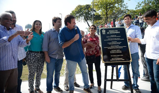 O prefeito Eduardo Paes entregou à população três espaços revitalizados no centro do Rio: a Praça XV, a Praça Marechal Âncora e o Largo da Misericórdia; os 77.978 metros quadrados que compõem os espaços – que vão da Praça XV até o Largo da Misericórdia - fazem parte do terceiro trecho da Orla da Guanabara Prefeito Luiz Paulo Conde; segundo a prefeitura, as melhorias, proporcionadas por obras de revitalização do Porto Maravilha, são uma conquista da cidade que vem resgatando “o rico conjunto arquitetônico da paisagem histórica da cidade e procuram destinar mais espaço ao tráfego livre de pedestres e ciclistas”
 